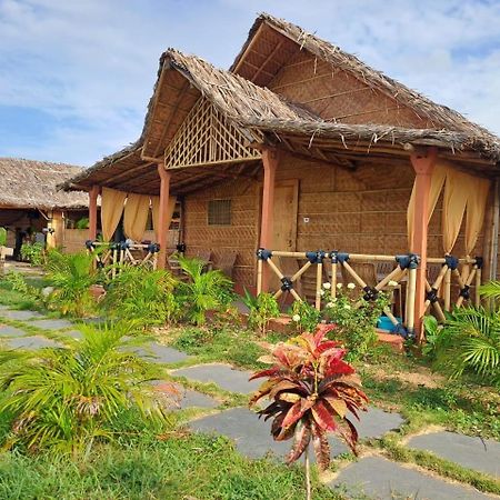Hampi Rasta Cafe Hotel Bagian luar foto