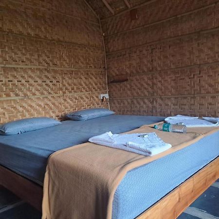 Hampi Rasta Cafe Hotel Bagian luar foto