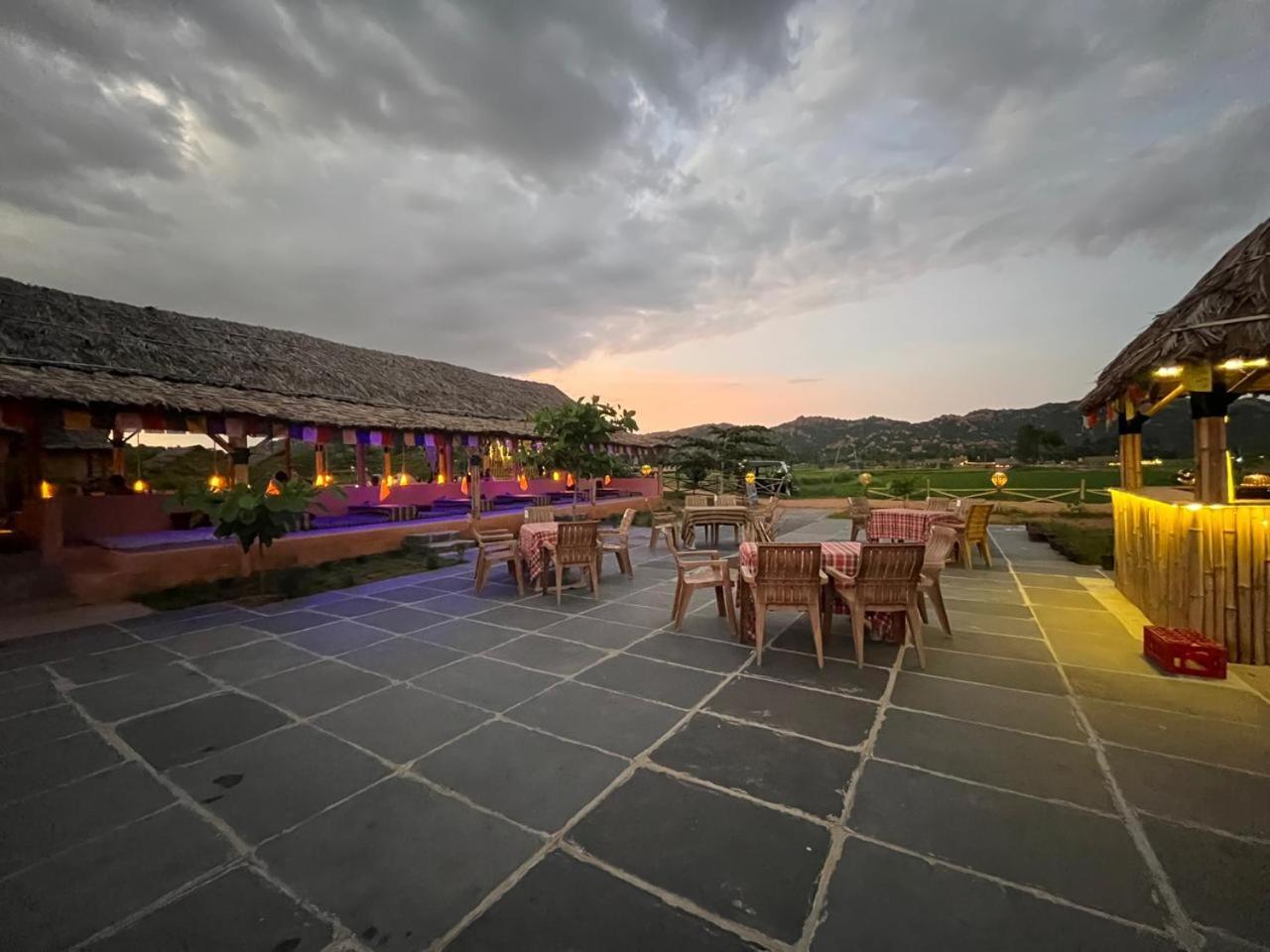 Hampi Rasta Cafe Hotel Bagian luar foto