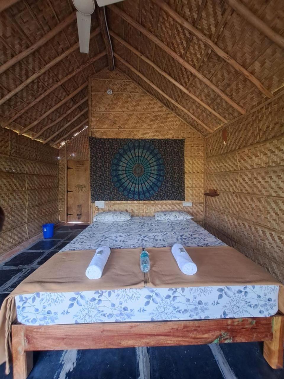 Hampi Rasta Cafe Hotel Bagian luar foto