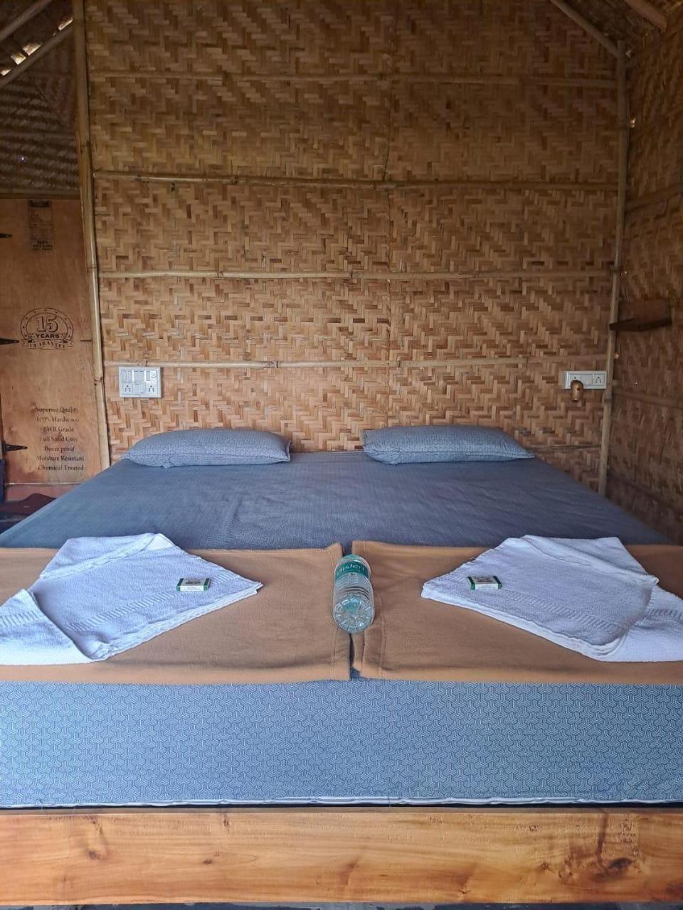 Hampi Rasta Cafe Hotel Bagian luar foto