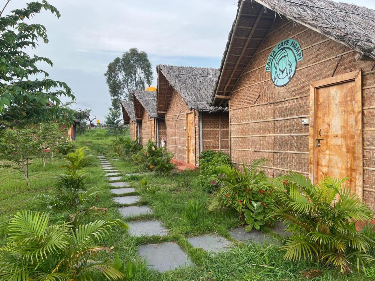 Hampi Rasta Cafe Hotel Bagian luar foto